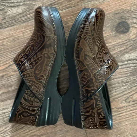 Dansko Brown Floral Paisley Embossed tooled sz 38 - Picture 6 of 13